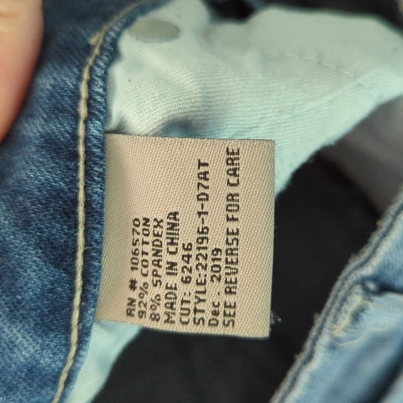 Tractr Fray Hem Shorts with Rainbow Embroidered Outseam Stretchy Girls Size 10 - Picture 4 of 5